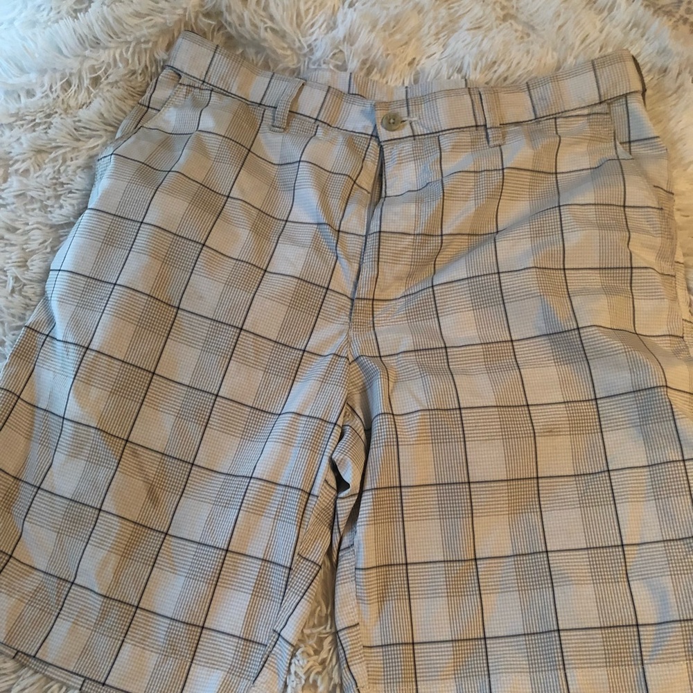 Men’s PGA Tour golf shorts, size 32